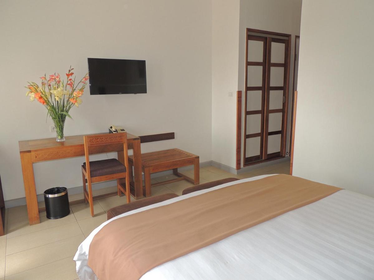 Plumeria Hotel Antsirabe Exterior photo